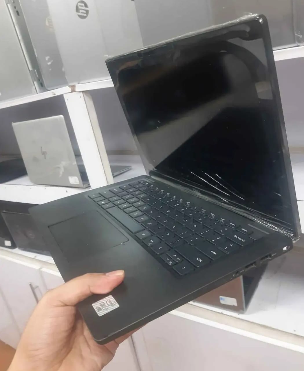 Dell 7420 Core i7, 11th generation Ram 16 gb Rom 512 gb ssd 14" Display Backlit keys - Image 5